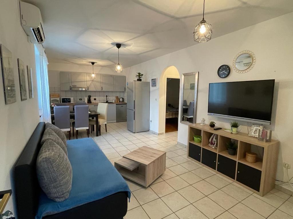 Apartments Antonija Punta Skala Next To Falkensteiner Resort 돈제페트레케인 외부 사진